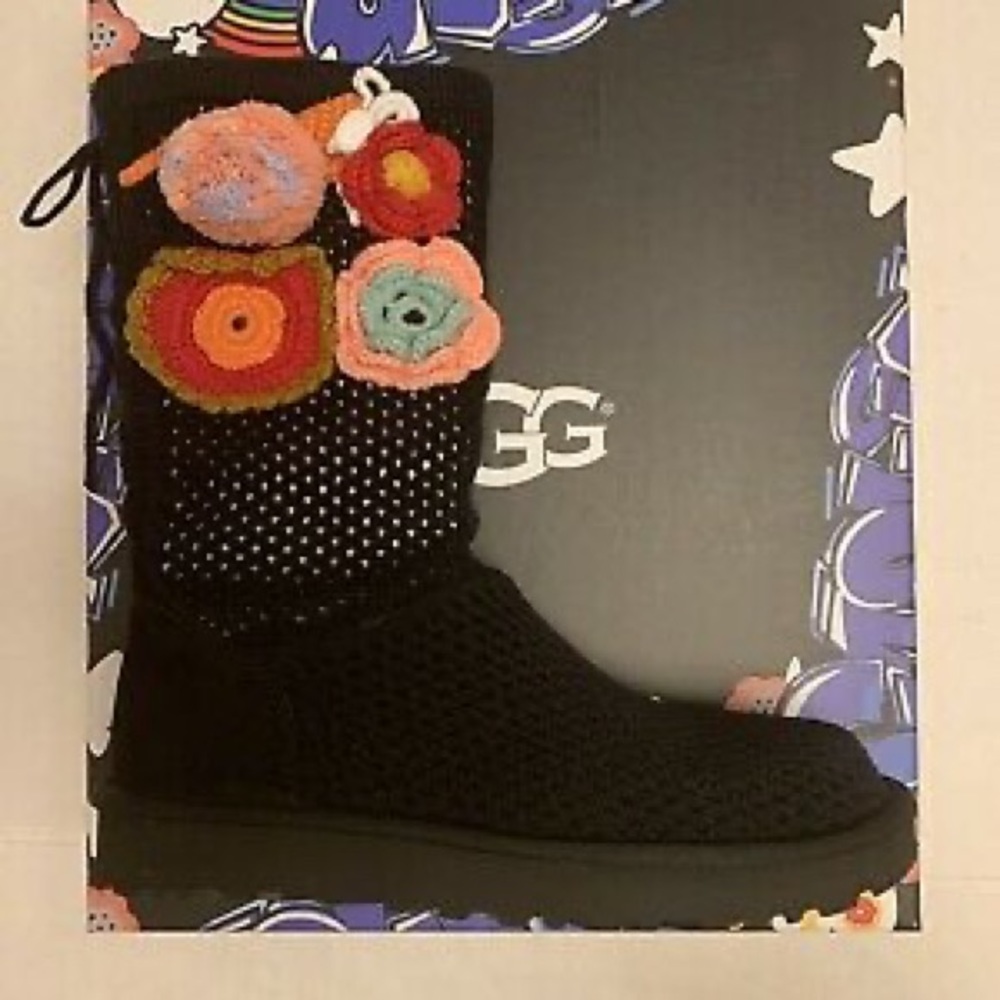 Beautiful floral Knitted Ugg’s limited addition NEW get em gurl lol 💕💕💕